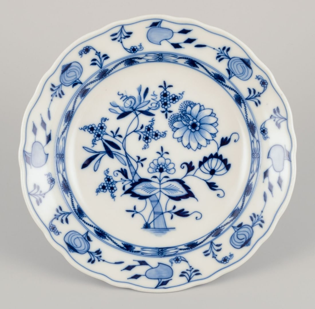 Stadt Meissen, Germany. Set of seven Blue Onion-patterned deep plates. Approx. 1930 - 2