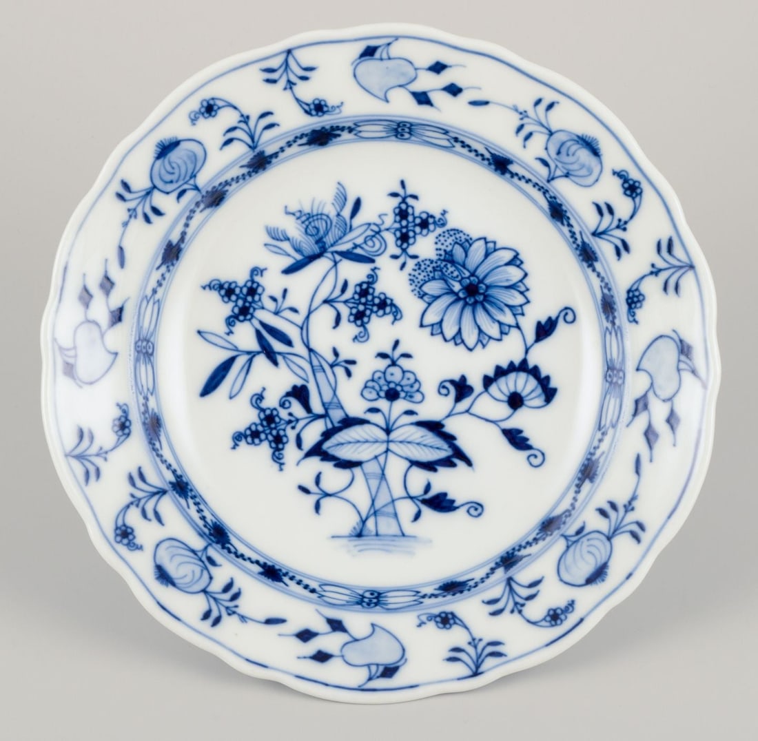 Stadt Meissen, Germany. Set of seven Blue Onion-patterned deep plates. Approx. 1930 - 3