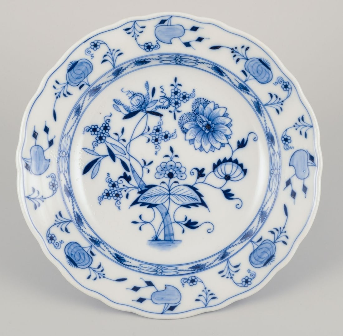 Stadt Meissen, Germany. Set of seven Blue Onion-patterned deep plates. Approx. 1930 - 4