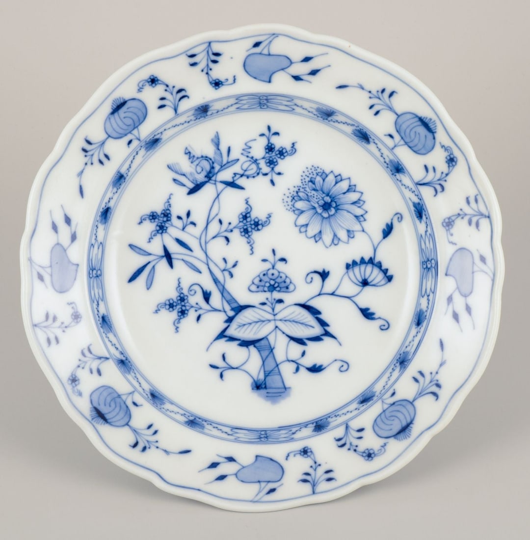 Stadt Meissen, Germany. Set of seven Blue Onion-patterned deep plates. Approx. 1930 - 6