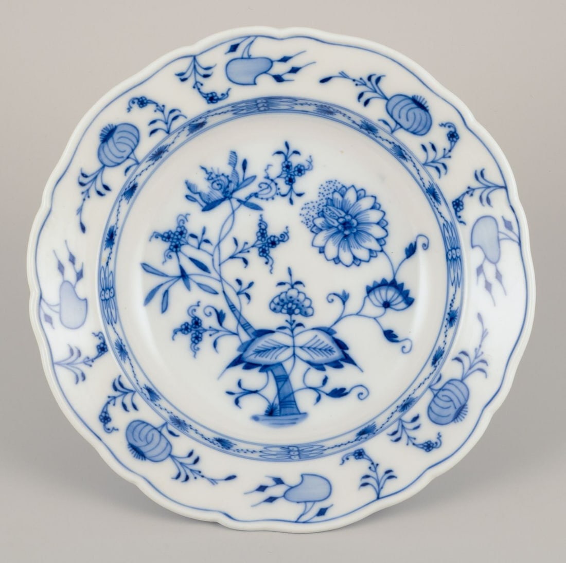 Stadt Meissen, Germany. Set of seven Blue Onion-patterned deep plates. Approx. 1930 - 7