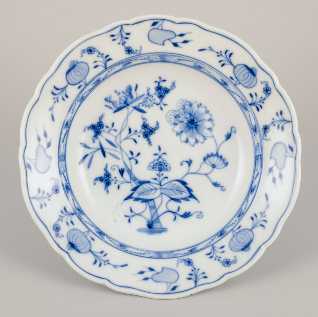 Stadt Meissen, Germany. Set of seven Blue Onion-patterned deep plates. Approx. 1930 - 8