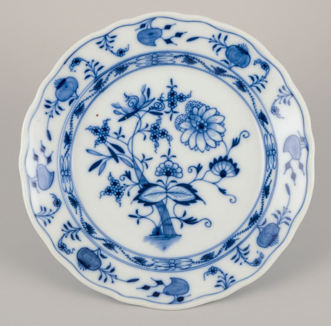 Stadt Meissen, Germany. Set of four Blue Onion-patterned dinner plates. Approx. 1930 - 2