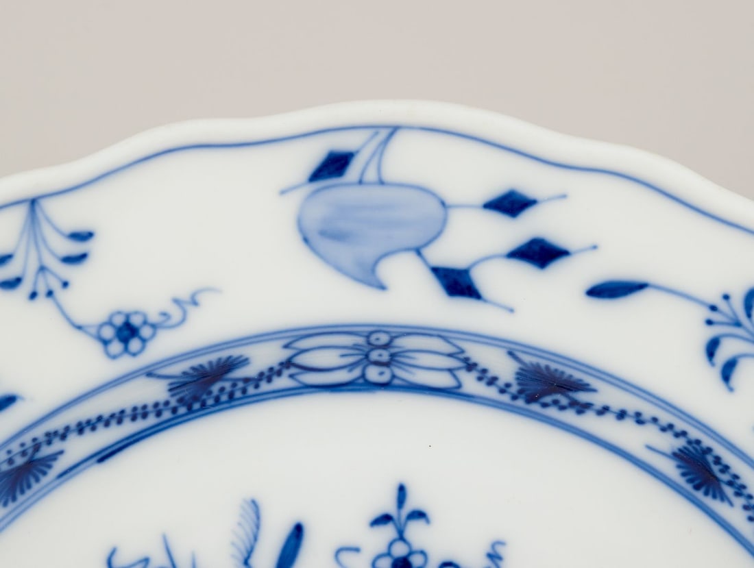 Stadt Meissen, Germany. Set of four Blue Onion-patterned dinner plates. Approx. 1930 - 7