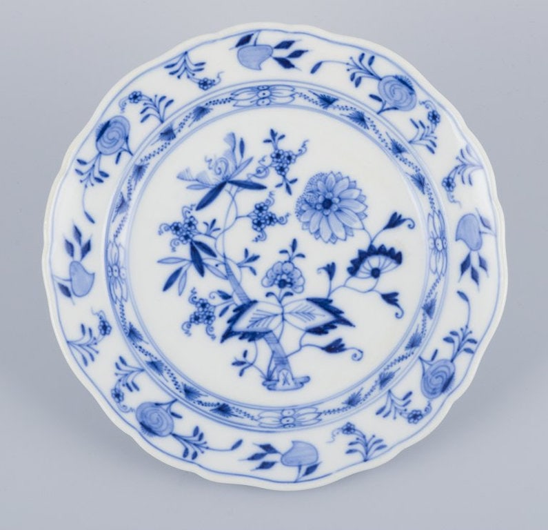 Meissen, Germany. A set of four 'Blue Onion' pattern porcelain plates. - 2