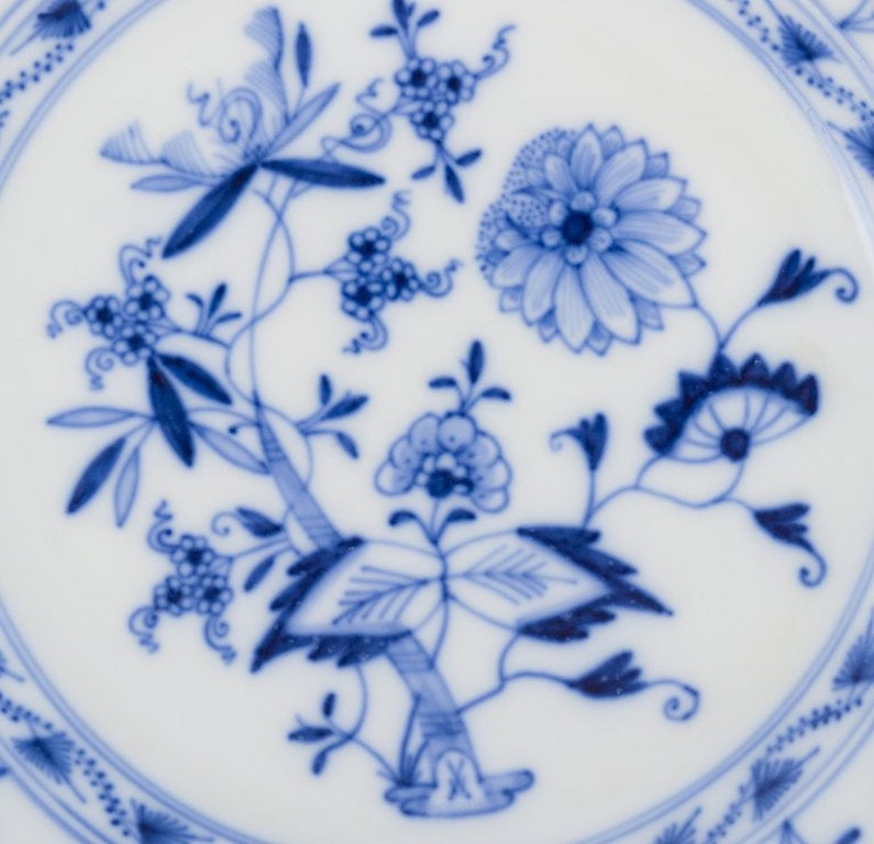 Meissen, Germany. A set of four 'Blue Onion' pattern porcelain plates. - 3