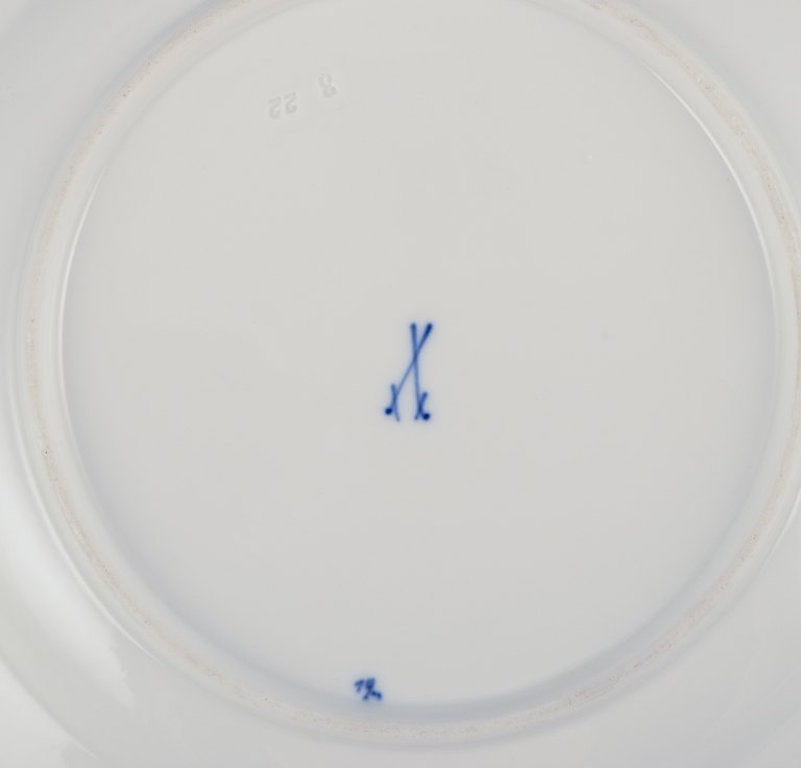Meissen, Germany. A set of four 'Blue Onion' pattern porcelain plates. - 7