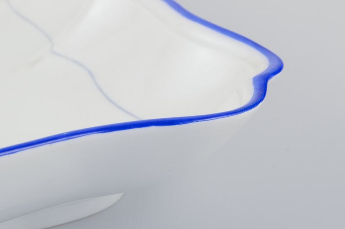 Meissen, Germany. Two square bowls of white porcelain, blue rim. Early 20th century. - 3