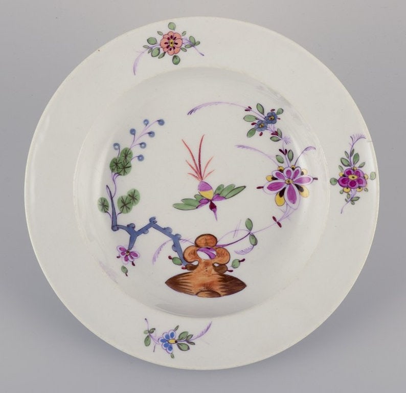 Meissen, Germany. A set of four antique porcelain soup plates. Hand-painted 'Kakiemon' decoration. - 3