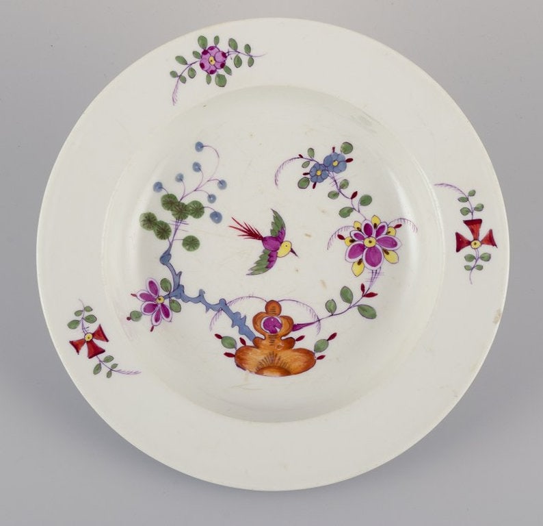 Meissen, Germany. A set of four antique porcelain soup plates. Hand-painted 'Kakiemon' decoration. - 4