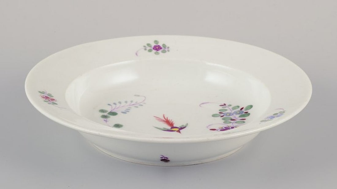 Meissen, Germany. A set of four antique porcelain soup plates. Hand-painted 'Kakiemon' decoration. - 7