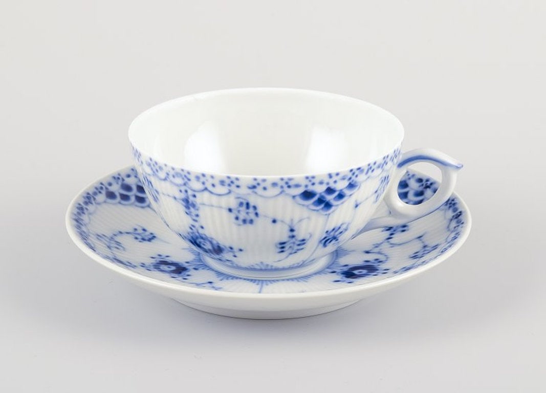 Royal Copenhagen Blue Fluted Half Lace. A set of six porcelain teacups with saucers. 1975-1979. - 2