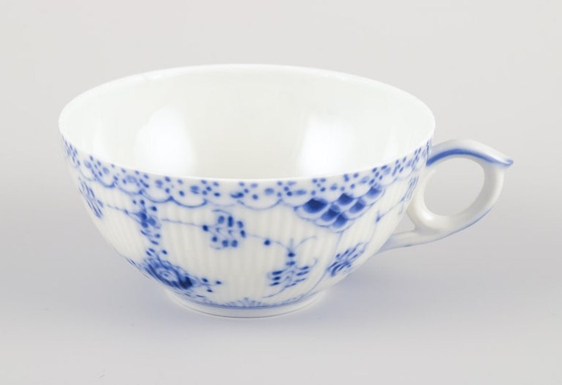 Royal Copenhagen Blue Fluted Half Lace. A set of six porcelain teacups with saucers. 1975-1979. - 3