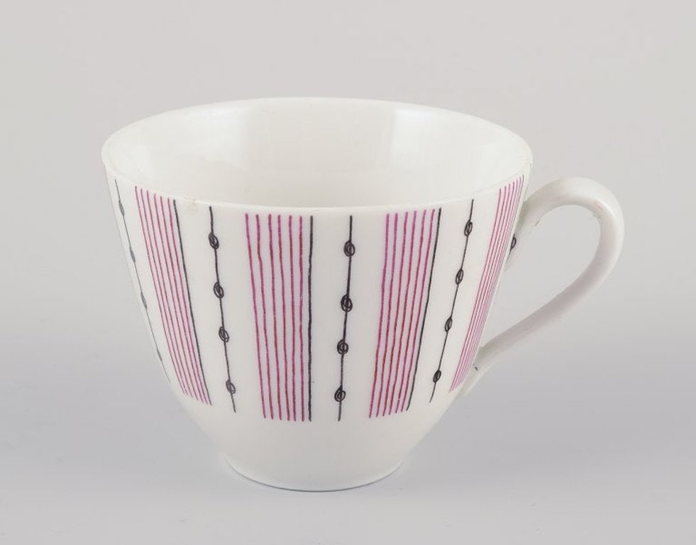 Gunnar Nylund for Rorstrand, Sweden. A set of five 'Casino' porcelain coffee cups with saucers. - 3