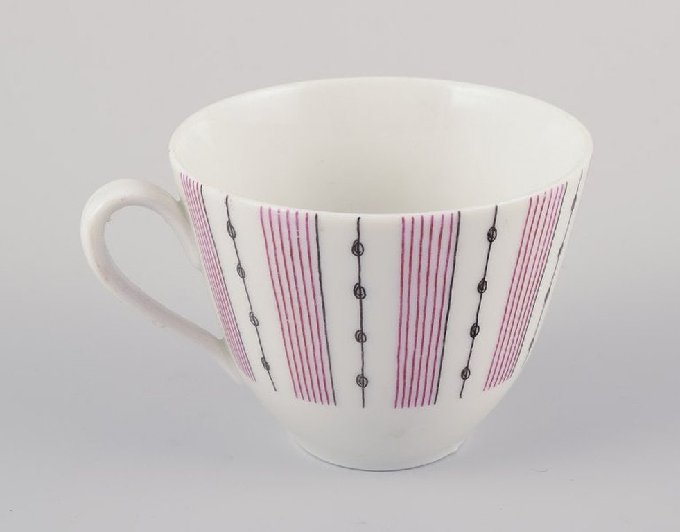 Gunnar Nylund for Rorstrand, Sweden. A set of five 'Casino' porcelain coffee cups with saucers. - 4