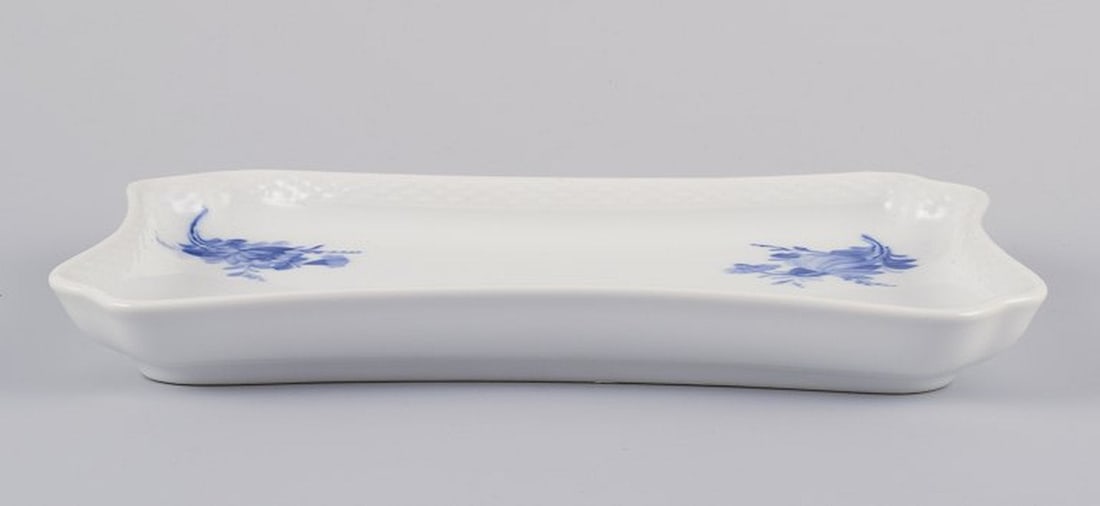 Royal Copenhagen. Blue Flower Braided. Tray in porcelain. 1898-1923. - 7