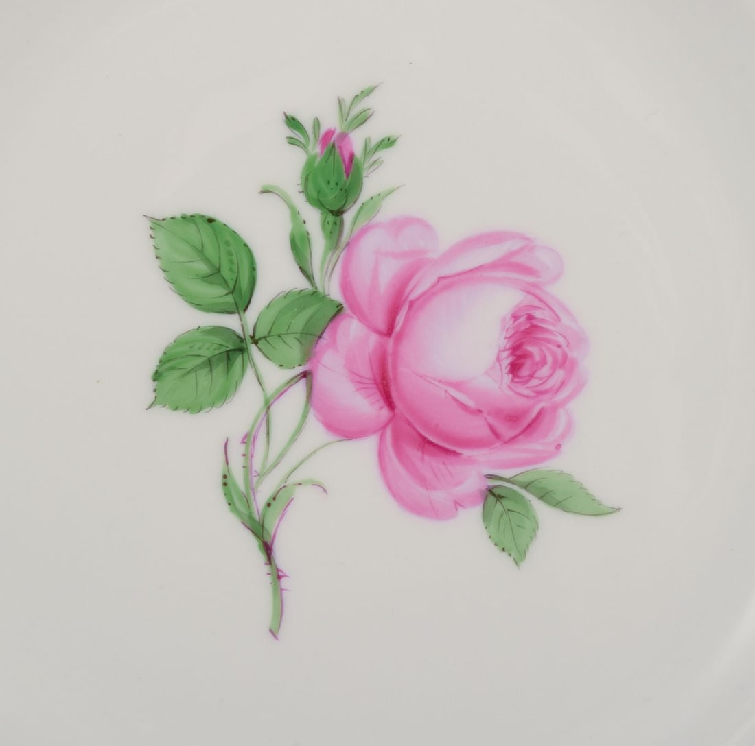 Meissen, Germany. Four lunch plates with motif of pink rose. Approx. 1920/30s. - 3