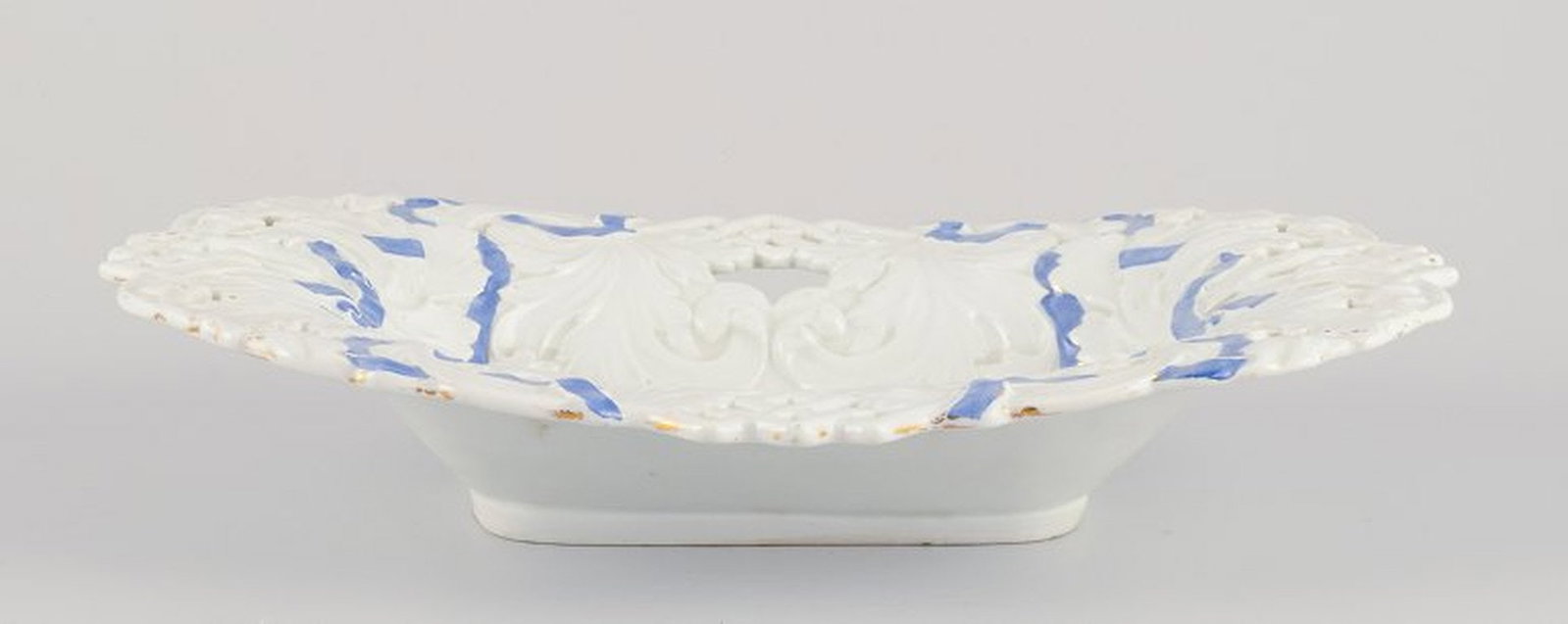 Meissen, Germany. Large square bowl in porcelain. Late 19th century. - 2