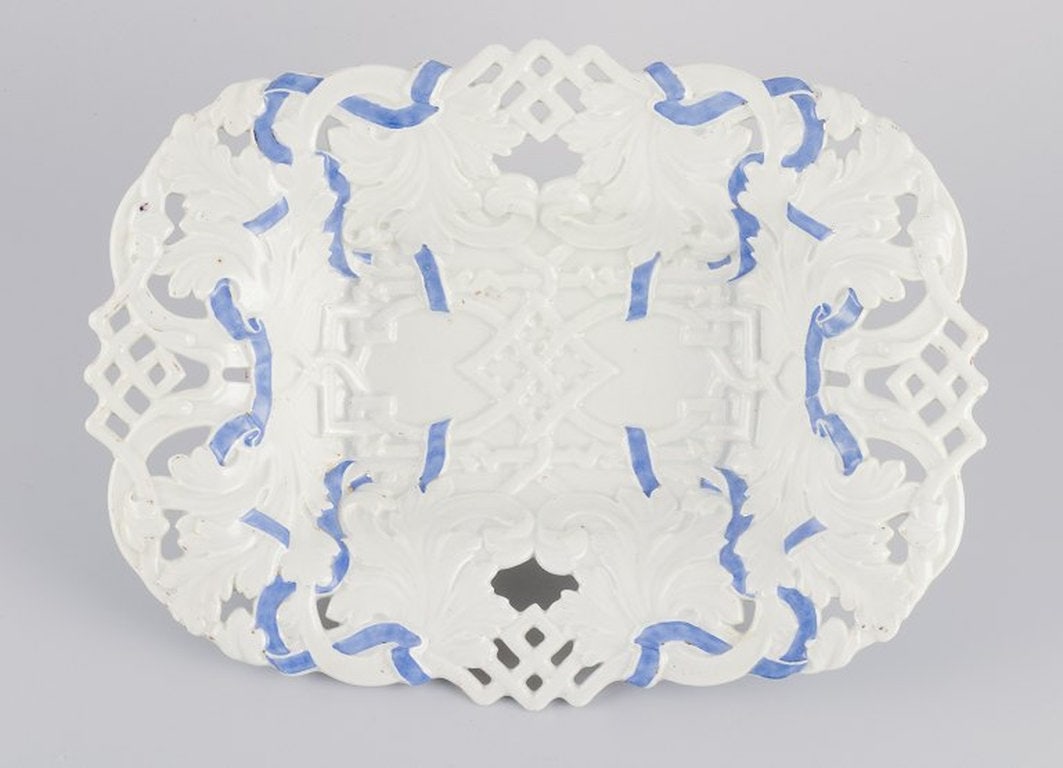 Meissen, Germany. Large square bowl in porcelain. Late 19th century. - 3
