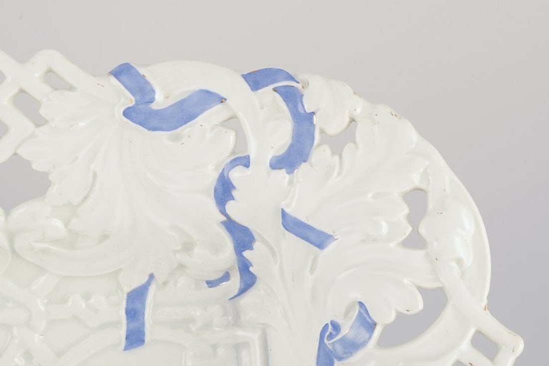 Meissen, Germany. Large square bowl in porcelain. Late 19th century. - 4