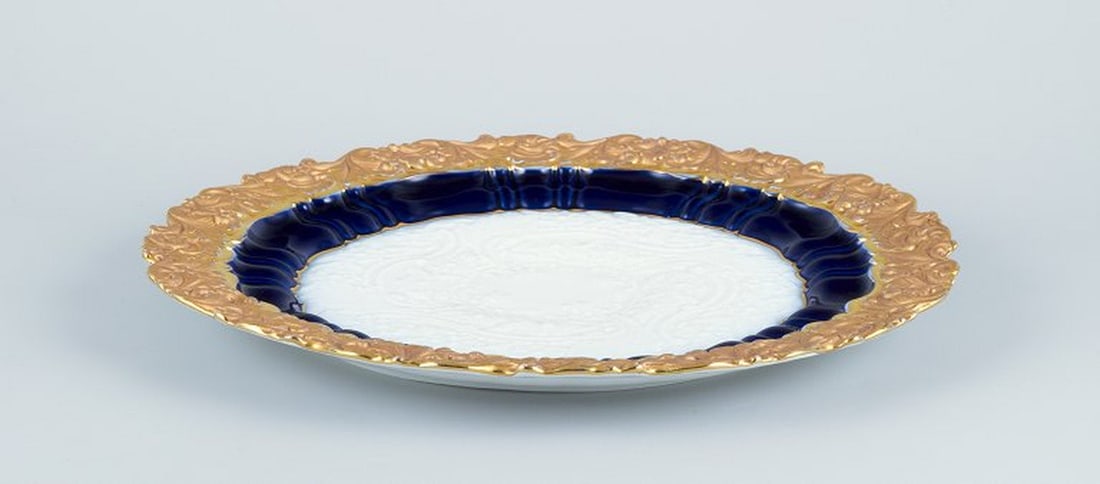 Meissen, Germany. Decorative plate in porcelain. Mid-20th century. - 2