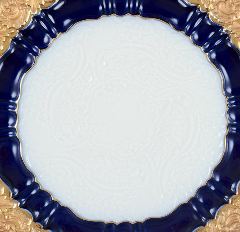 Meissen, Germany. Decorative plate in porcelain. Mid-20th century. - 3