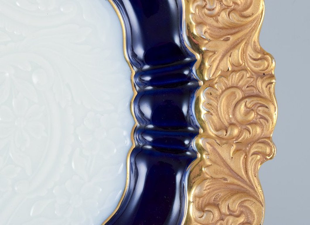 Meissen, Germany. Decorative plate in porcelain. Mid-20th century. - 4