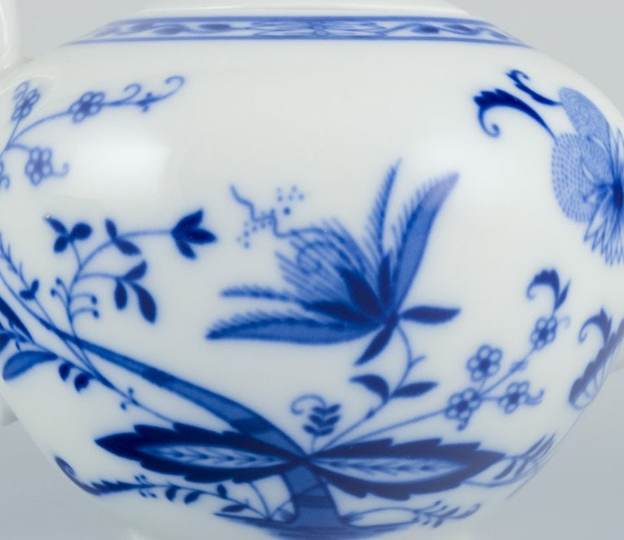 Stadt Meissen, Germany. Porcelain teapot with Blue Onion-patterned decoration. Circa 1930s/40s. - 7
