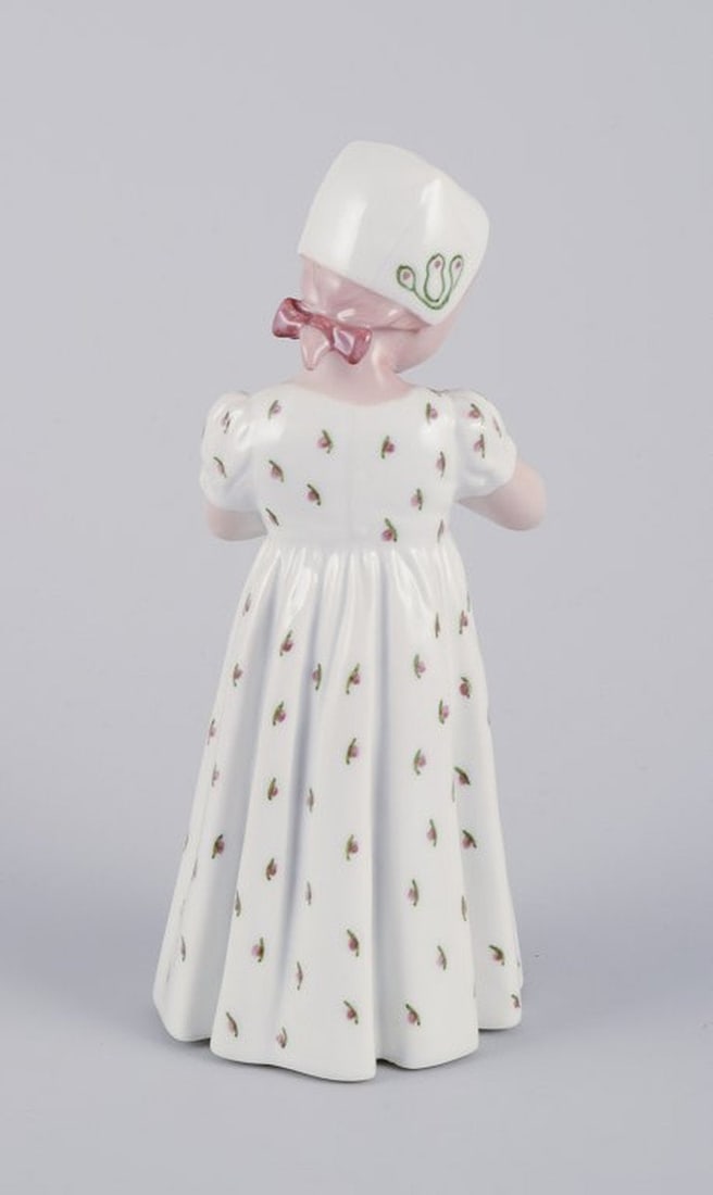 Mary Ingeborg Plockross Irminger for Bing & Grøndahll, Denmark. Porcelain figurine of a girl - 4
