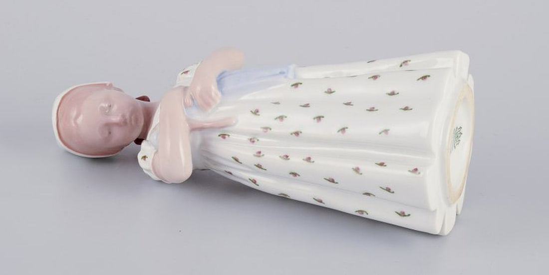 Mary Ingeborg Plockross Irminger for Bing & Grøndahll, Denmark. Porcelain figurine of a girl - 7