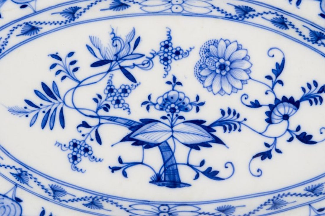Stadt Meissen, Germany. Two oval serving dishes. Blue Onion-patterned decoration. Early 20th - 3