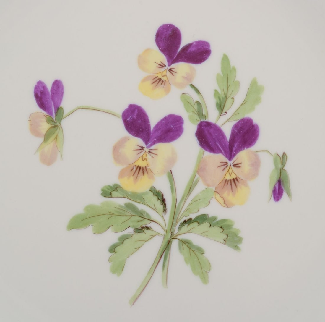 Meissen, Germany. A set of four porcelain dinner plates with floral motifs. Approx. from 1900. - 7