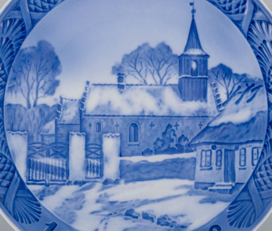Royal Copenhagen, Denmark. Porcelain Christmas plate from 1948. - 2