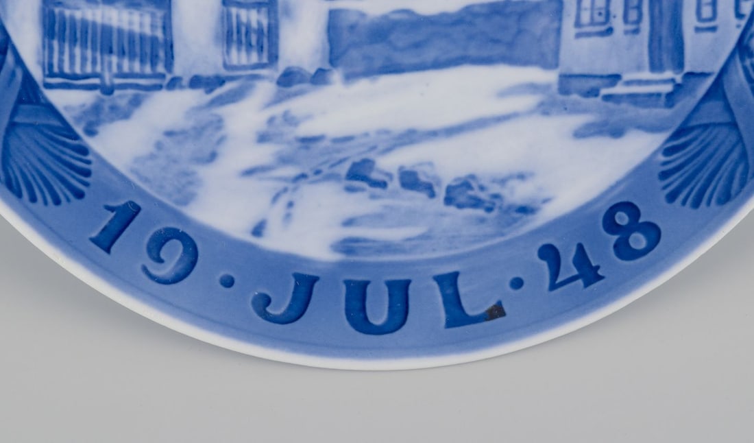 Royal Copenhagen, Denmark. Porcelain Christmas plate from 1948. - 3