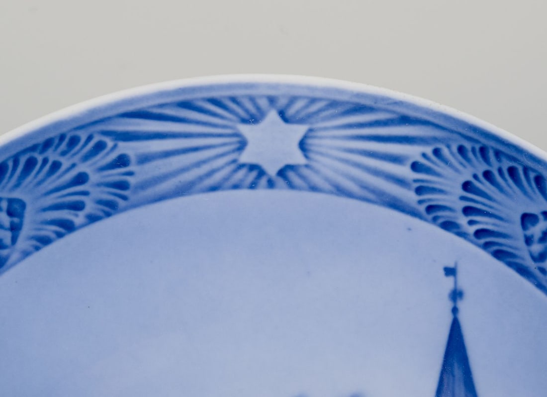 Royal Copenhagen, Denmark. Porcelain Christmas plate from 1948. - 4