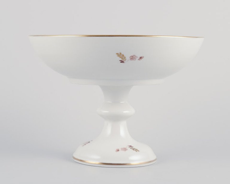 Royal Copenhagen. Brun Rose porcelain centrepiece with gold edge. 1980-1984. - 2