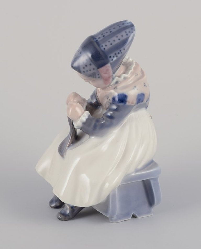 Royal Copenhagen. Porcelain figurine. Amager girl in traditional dress with knitwear. 1930s/40s. - 3