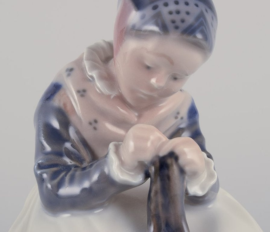 Royal Copenhagen. Porcelain figurine. Amager girl in traditional dress with knitwear. 1930s/40s. - 5