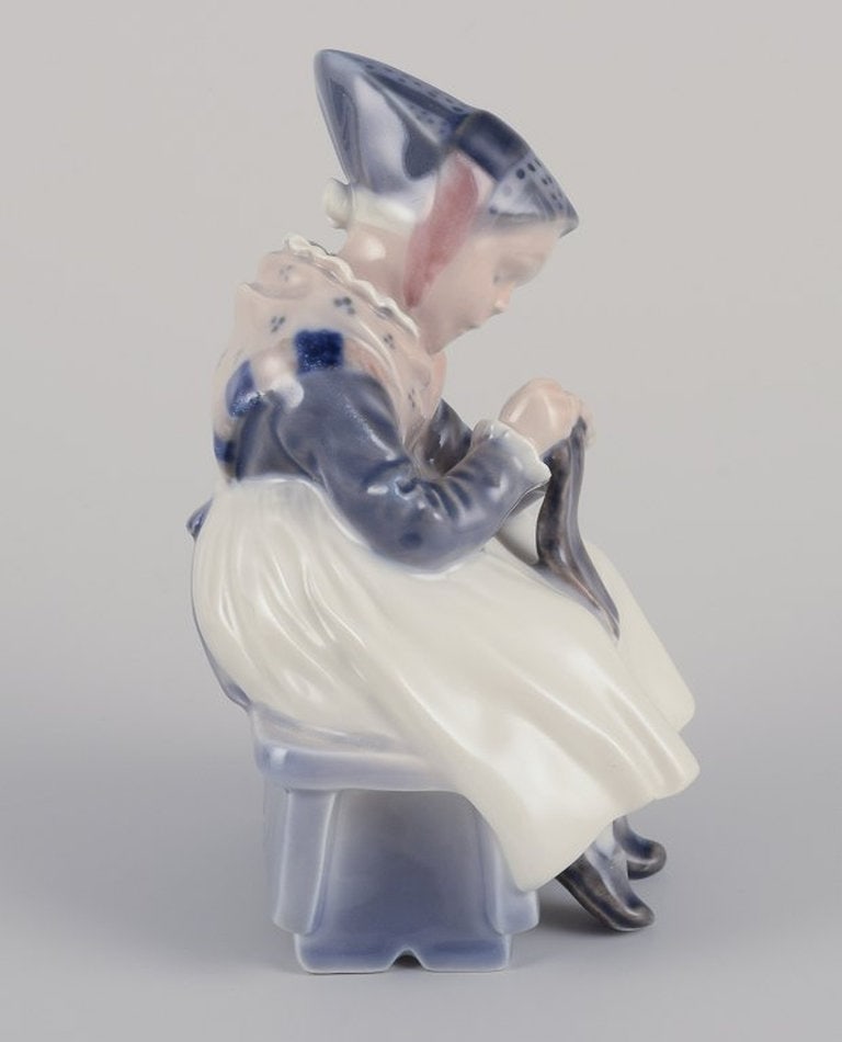 Royal Copenhagen. Porcelain figurine. Amager girl in traditional dress with knitwear. 1930s/40s. - 6