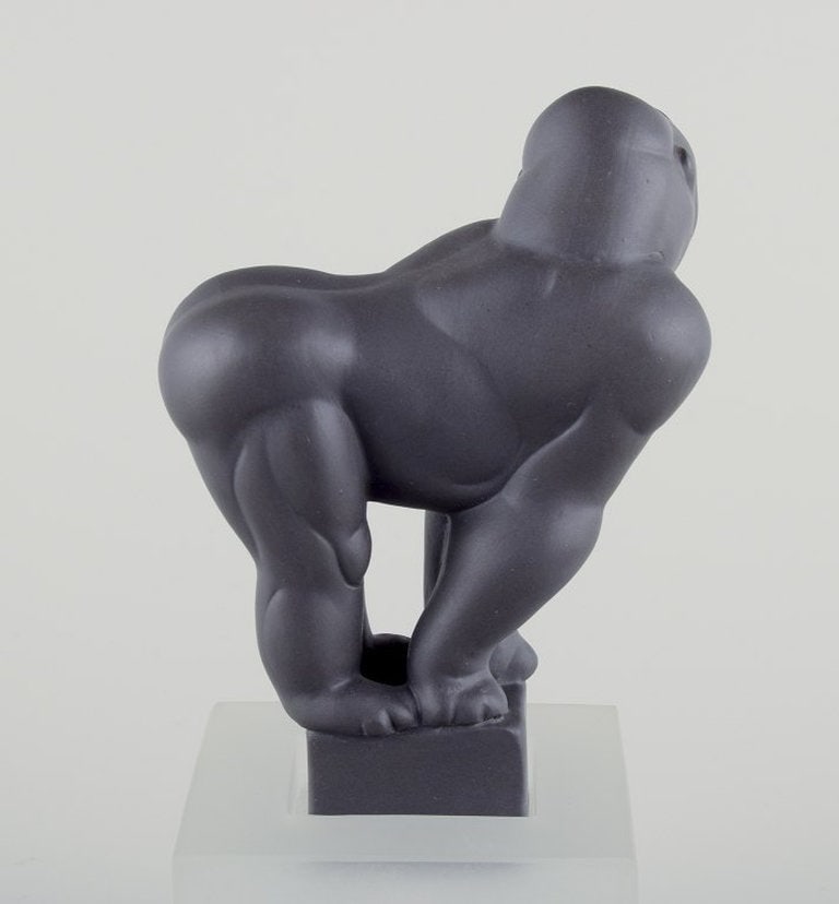 Pia Langelund for Royal Copenhagen. Figure of a gorilla in bisquit mounted on a frosted glass base. - 6
