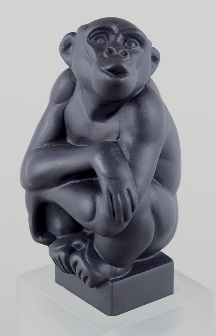 Pia Langelund for Royal Copenhagen. Chimpanzee figure in bisquit mounted on a frosted glass base. - 2