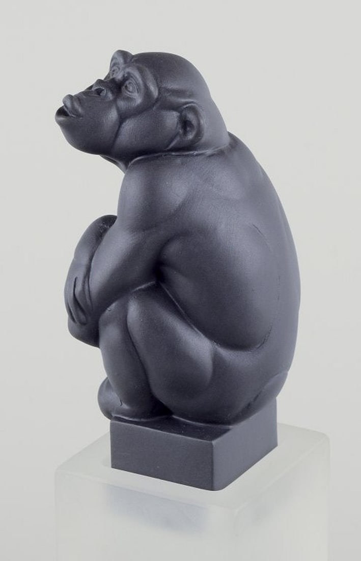 Pia Langelund for Royal Copenhagen. Chimpanzee figure in bisquit mounted on a frosted glass base. - 3