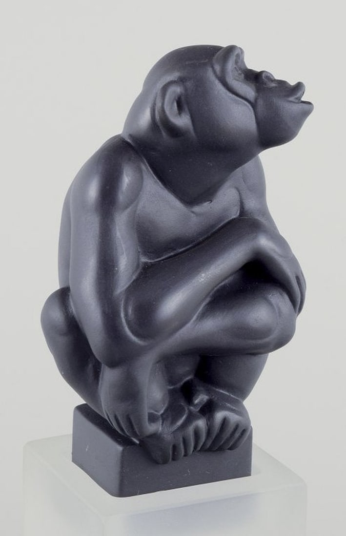 Pia Langelund for Royal Copenhagen. Chimpanzee figure in bisquit mounted on a frosted glass base. - 4