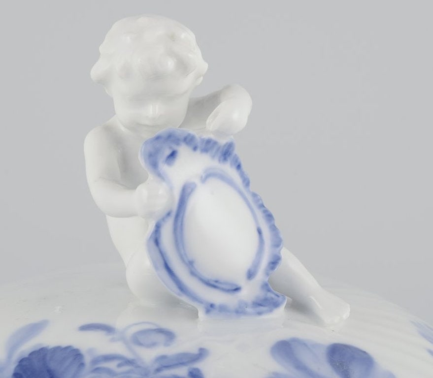 Royal Copenhagen Blue Flower Curved. Round lidded porcelain terrine with handles. Approx. 1920. - 6