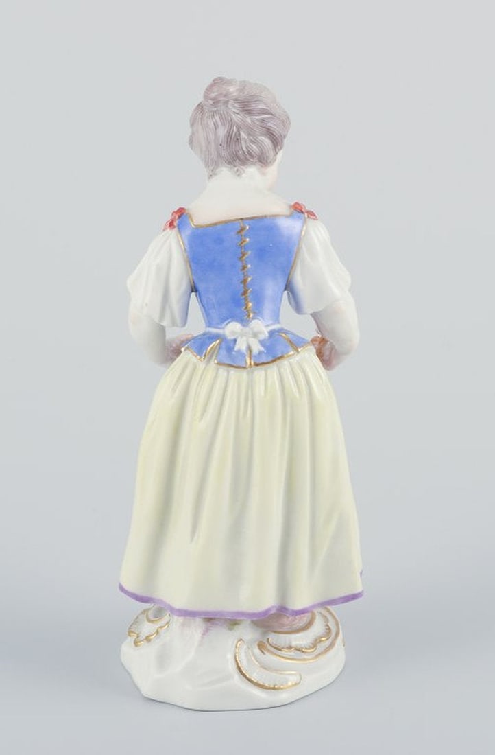 Meissen, Germany. Porcelain figurine of girl with basket. Ca. 1900. - 7