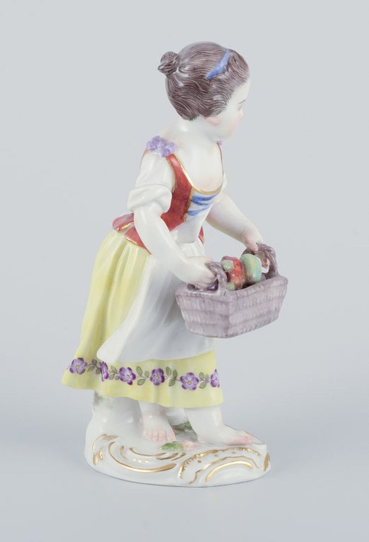 Meissen, Germany. Porcelain figurine of girl with basket. Ca. 1900. - 3