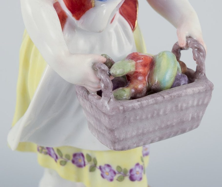 Meissen, Germany. Porcelain figurine of girl with basket. Ca. 1900. - 7