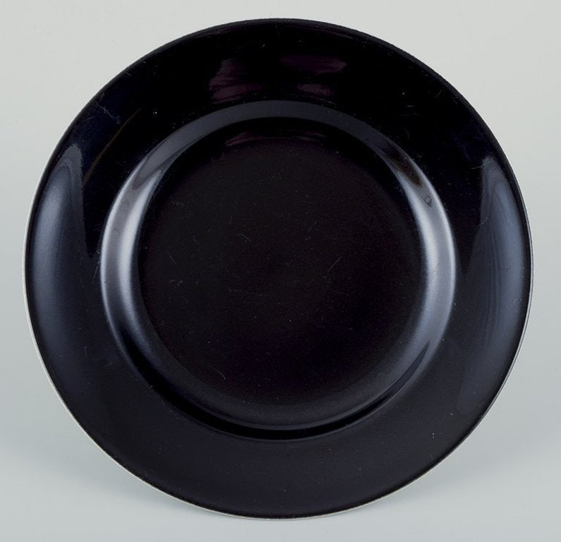Aluminia, Denmark. Eight 'Confetti' plates in glazed earthenware. Different colours. Mid 20th - 4
