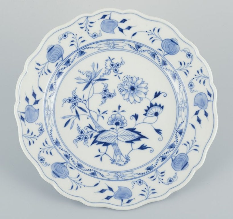 Meissen, Germany. Four Blue Onion patterned lunch plates in porcelain. Circa 1900. - 2