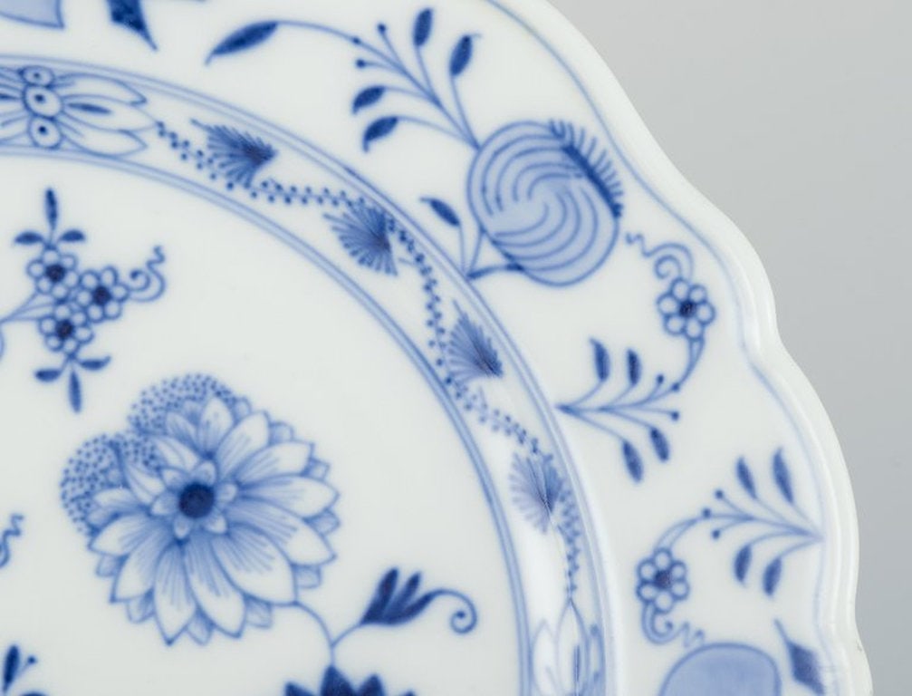 Meissen, Germany. Four Blue Onion patterned lunch plates in porcelain. Circa 1900. - 7